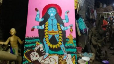 বিগত প্রায় ৪০ বছর ধরে পটে আঁকা কালীমাতা পুজো হয়ে আসছে নদীয়ার শান্তিপুরের বেজপাড়ায়
